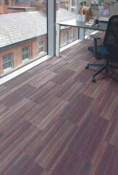 Moderní home office s vinylovou podlahou Mirus Henna