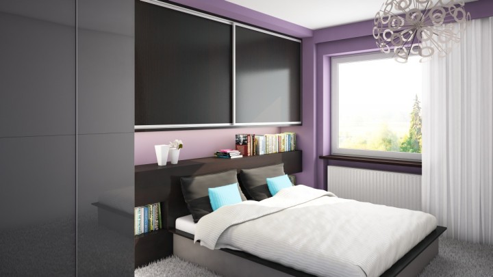 Malá ložnice v kombinaci šedé a fialové barvy