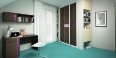 Domácí pracovna s moderní vestavěnou hnědou skříní