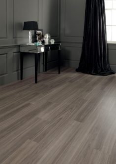 Elegantní interiér s vinylovou podlahou Dusky Walnut