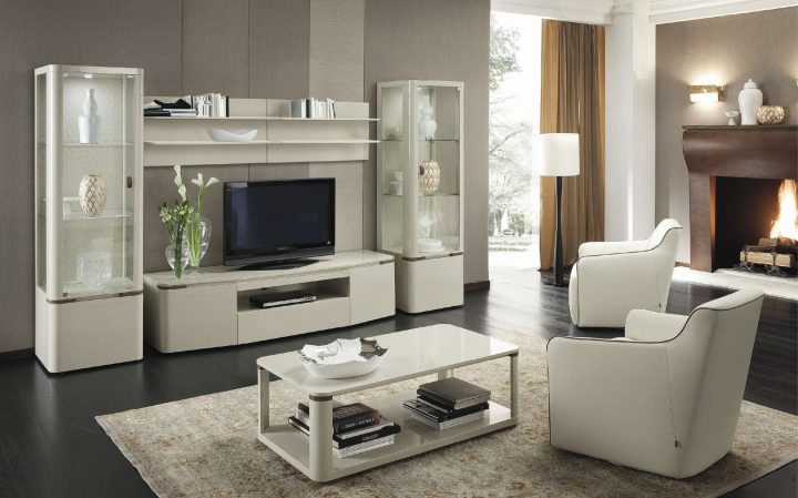 Luxusní obývací pokoj s krémovým nábytkem