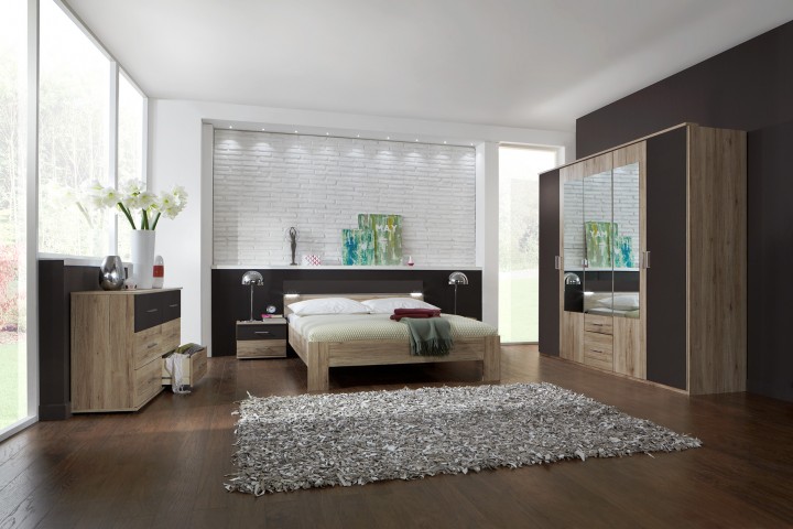 Bílo-hnědá ložnice s přírodní obývací stěnou