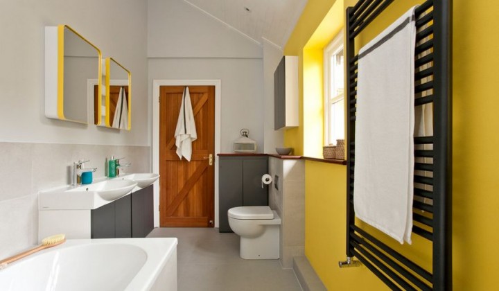 Vsaďte v koupelně na žlutou barvu