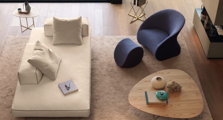 Barevné křeslo osvěží váš obývací pokoj