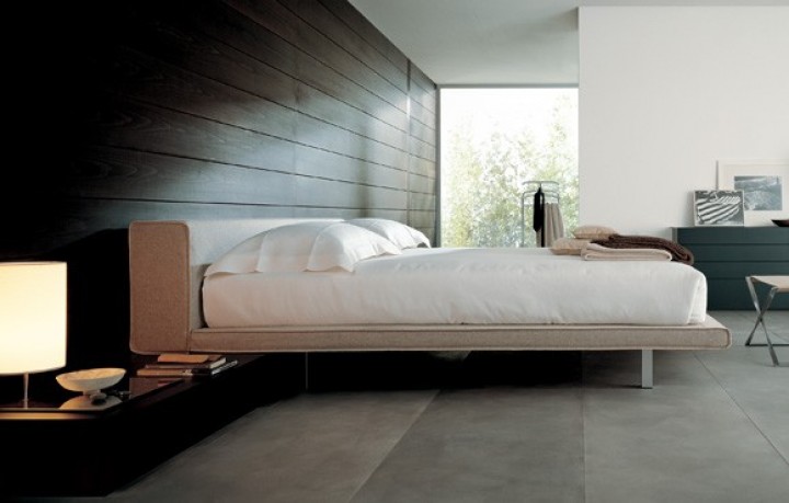 Jednoduchá postel s chytrými prvky